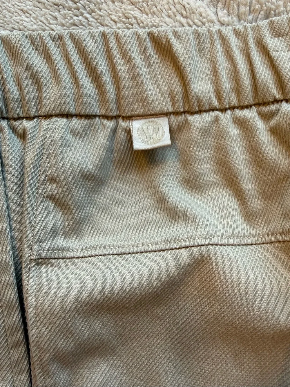 lululemon Cotton Twill Pintuck Pull-On Pant Regular in Sheer Oak Size L